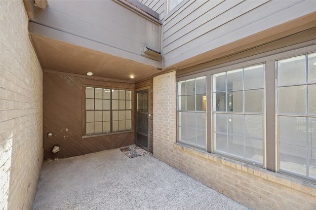 712 Oakwood Trail, Fort Worth, TX 76112