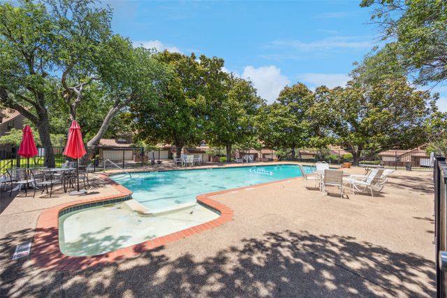 712 Oakwood Trail, Fort Worth, TX 76112