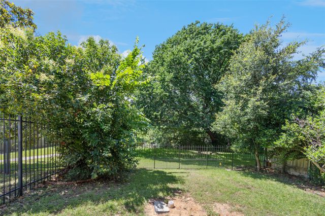 712 Oakwood Trail, Fort Worth, TX 76112