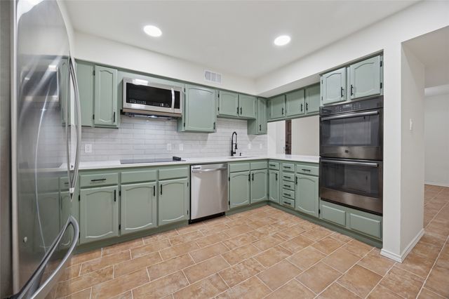 712 Oakwood Trail, Fort Worth, TX 76112
