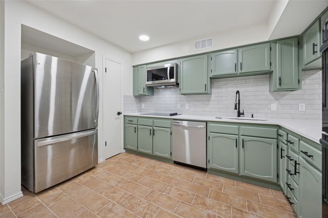 712 Oakwood Trail, Fort Worth, TX 76112