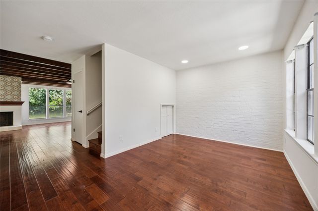 712 Oakwood Trail, Fort Worth, TX 76112
