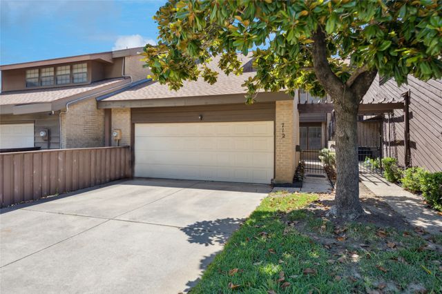 712 Oakwood Trail, Fort Worth, TX 76112