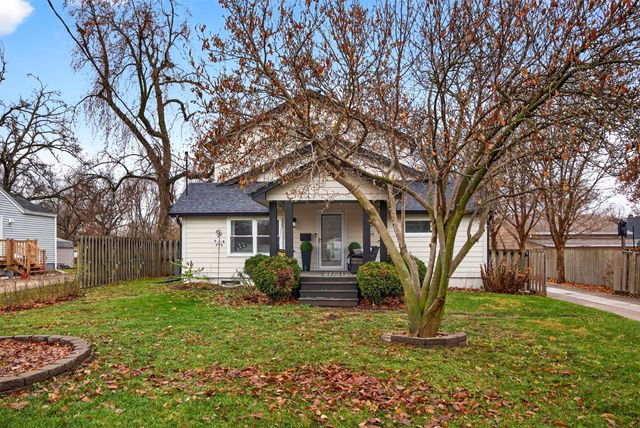 1220 Vine Street, West Des Moines, IA 50265