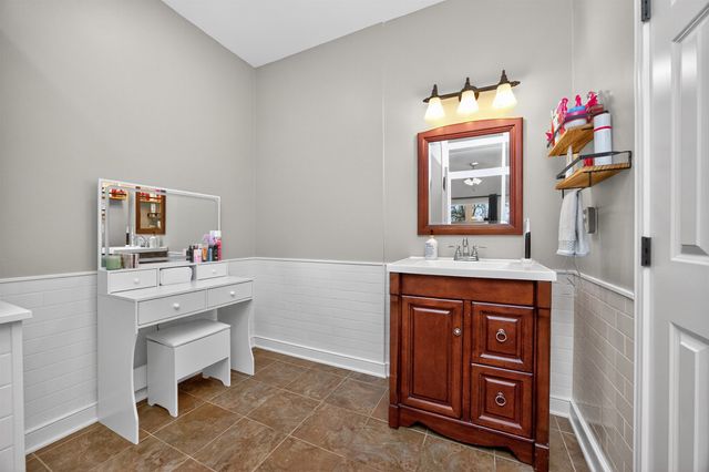 1220 Vine Street, West Des Moines, IA 50265