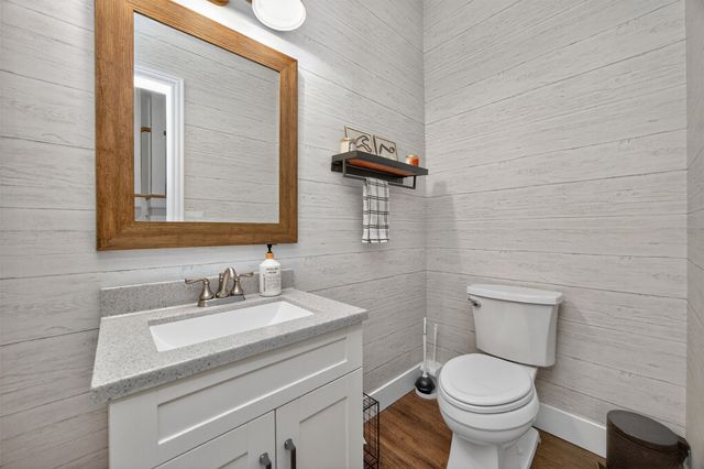 1220 Vine Street, West Des Moines, IA 50265