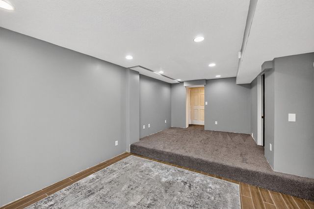 1220 Vine Street, West Des Moines, IA 50265