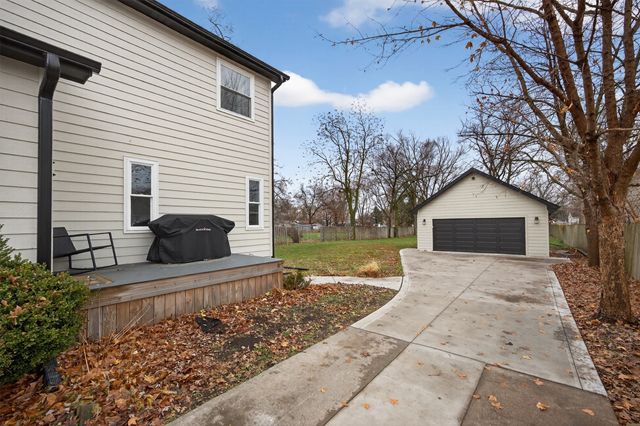 1220 Vine Street, West Des Moines, IA 50265