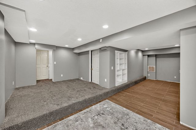 1220 Vine Street, West Des Moines, IA 50265