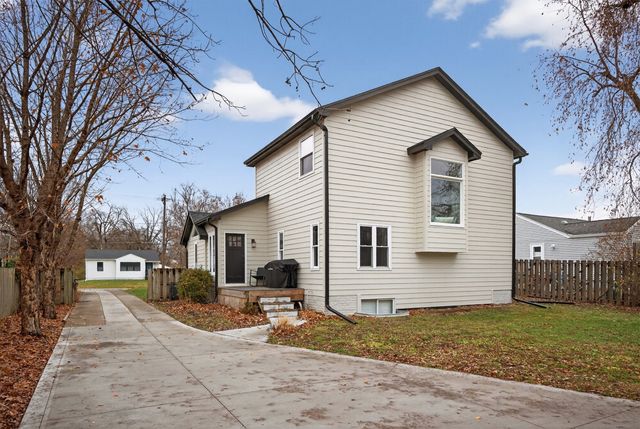 1220 Vine Street, West Des Moines, IA 50265