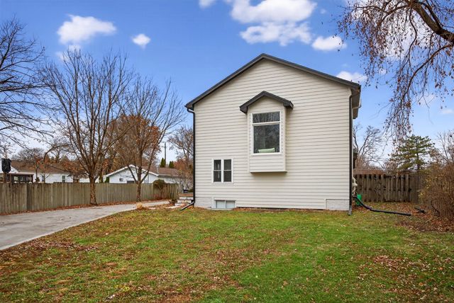 1220 Vine Street, West Des Moines, IA 50265