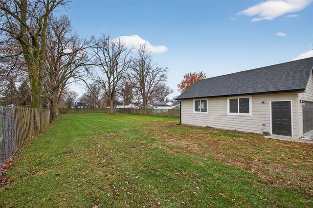 1220 Vine Street, West Des Moines, IA 50265