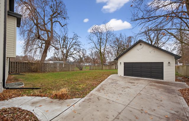 1220 Vine Street, West Des Moines, IA 50265