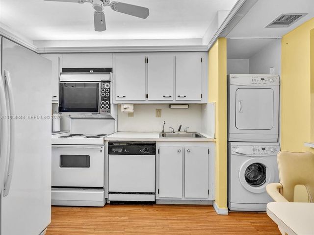 3731 N Country Club Dr 1223, Aventura, FL 33180