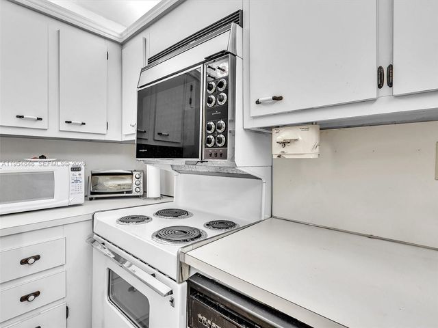 3731 N Country Club Dr 1223, Aventura, FL 33180