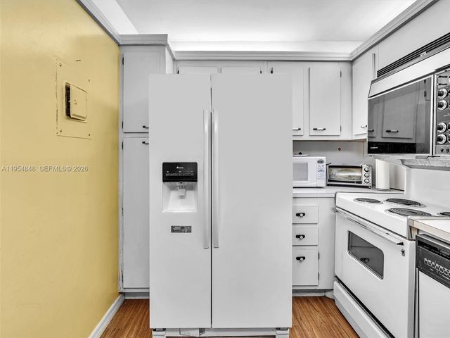 3731 N Country Club Dr 1223, Aventura, FL 33180