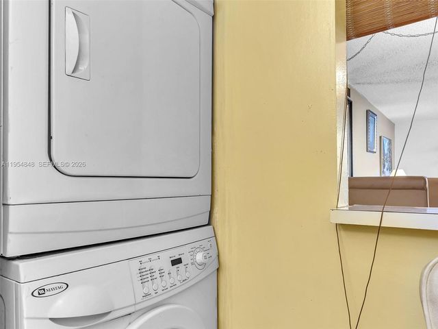 3731 N Country Club Dr 1223, Aventura, FL 33180