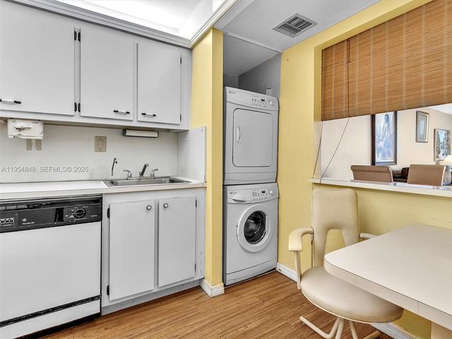 3731 N Country Club Dr 1223, Aventura, FL 33180