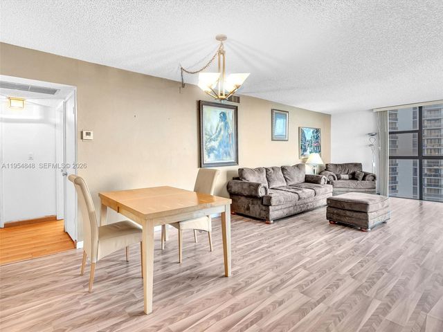 3731 N Country Club Dr 1223, Aventura, FL 33180