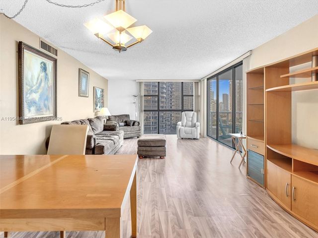 3731 N Country Club Dr 1223, Aventura, FL 33180