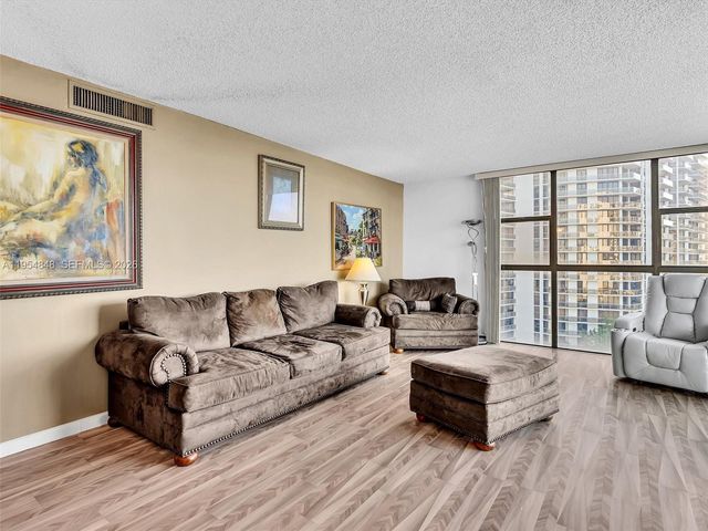 3731 N Country Club Dr 1223, Aventura, FL 33180