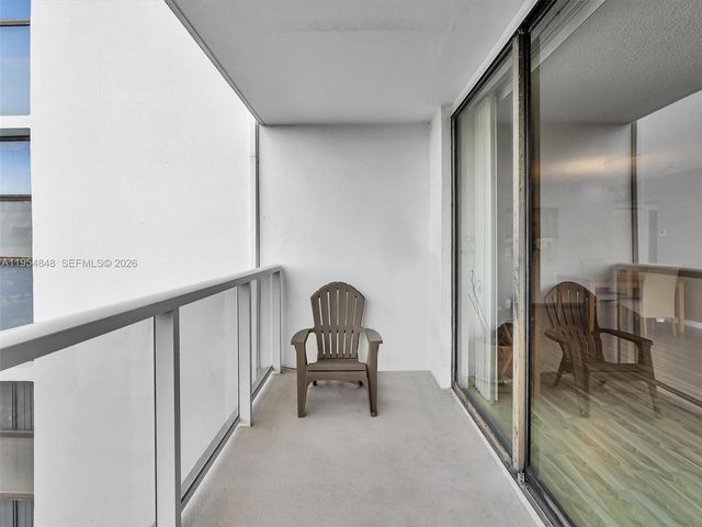 3731 N Country Club Dr 1223, Aventura, FL 33180