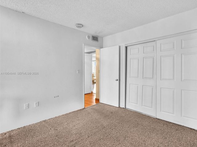 3731 N Country Club Dr 1223, Aventura, FL 33180