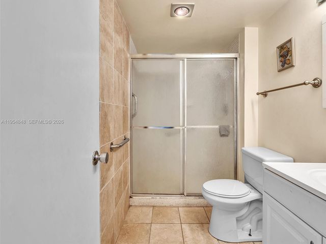 3731 N Country Club Dr 1223, Aventura, FL 33180