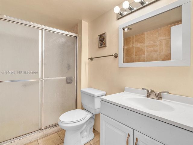 3731 N Country Club Dr 1223, Aventura, FL 33180