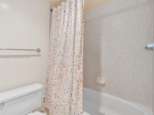 3731 N Country Club Dr 1223, Aventura, FL 33180