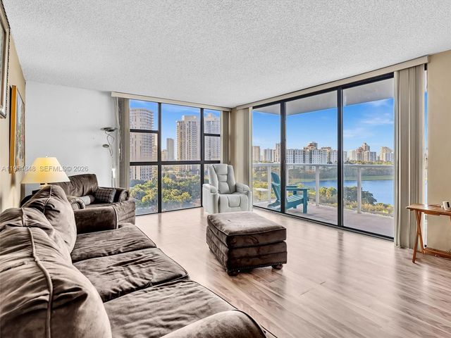 3731 N Country Club Dr 1223, Aventura, FL 33180