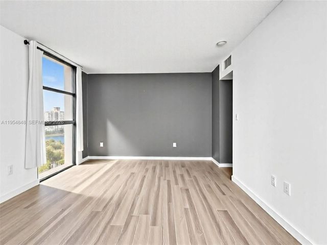 3731 N Country Club Dr 1223, Aventura, FL 33180