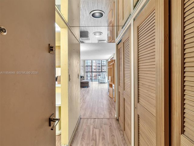 3731 N Country Club Dr 1223, Aventura, FL 33180