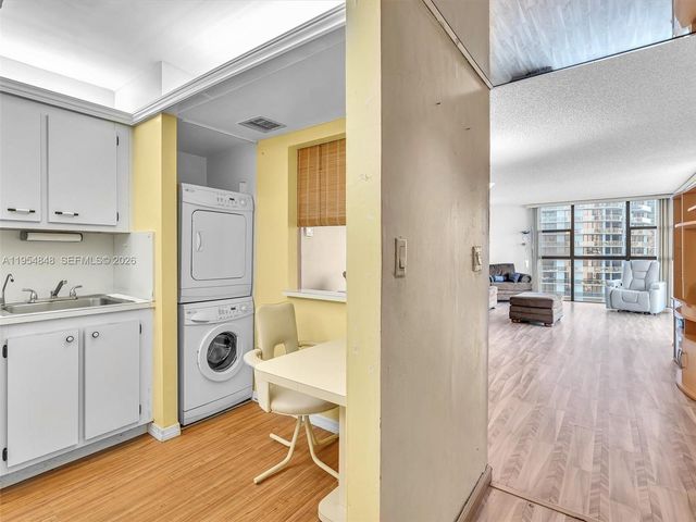 3731 N Country Club Dr 1223, Aventura, FL 33180