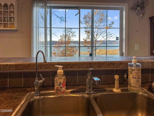 1594 Kinder Lane, Dandridge, TN 37725