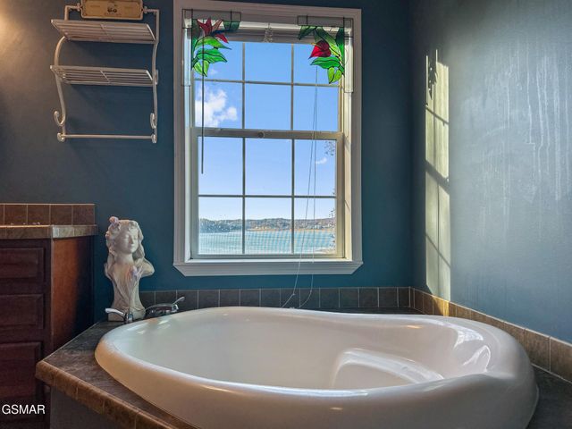 1594 Kinder Lane, Dandridge, TN 37725