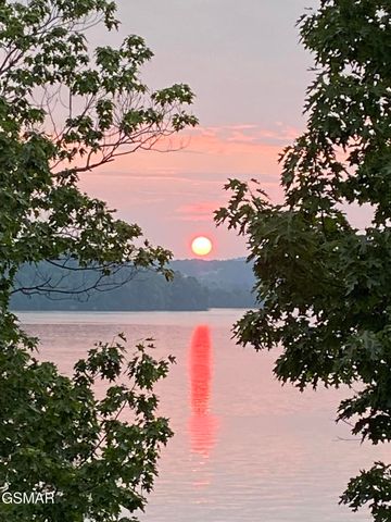 1594 Kinder Lane, Dandridge, TN 37725