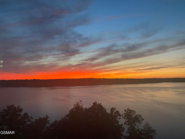 1594 Kinder Lane, Dandridge, TN 37725