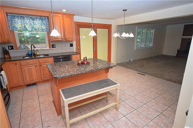 2597 Monterey Dr, Upper St Clair, PA 15241