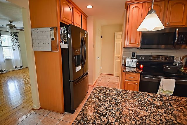 2597 Monterey Dr, Upper St Clair, PA 15241