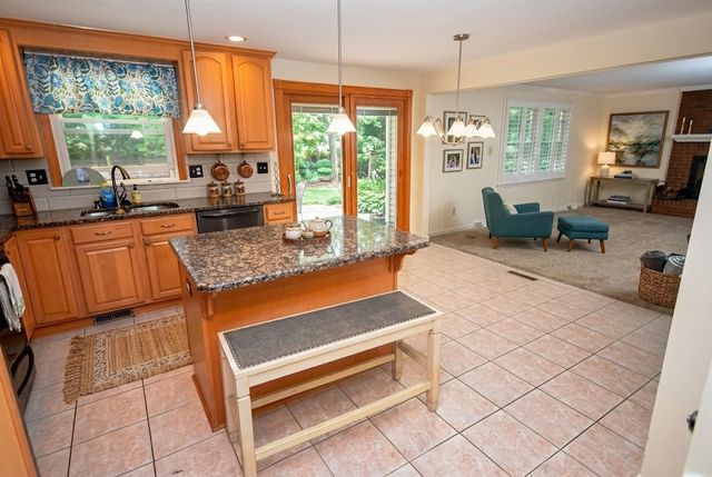 2597 Monterey Dr, Upper St Clair, PA 15241