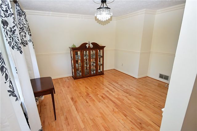 2597 Monterey Dr, Upper St Clair, PA 15241