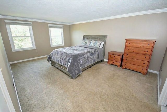 2597 Monterey Dr, Upper St Clair, PA 15241