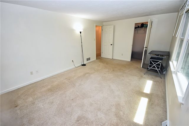 2597 Monterey Dr, Upper St Clair, PA 15241