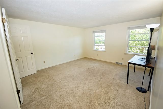 2597 Monterey Dr, Upper St Clair, PA 15241