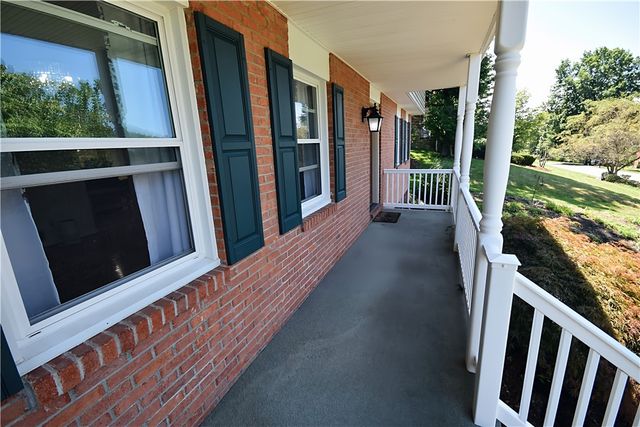 2597 Monterey Dr, Upper St Clair, PA 15241