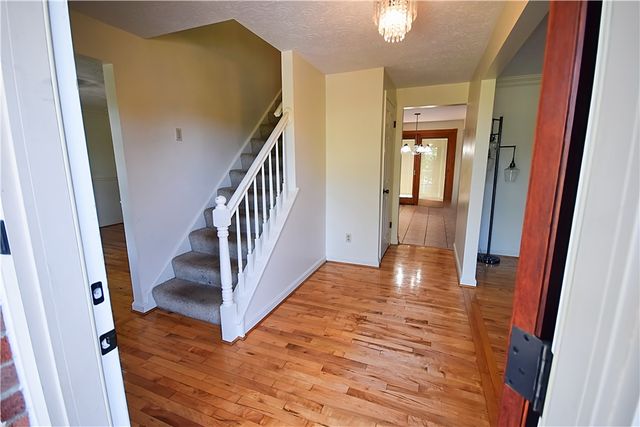 2597 Monterey Dr, Upper St Clair, PA 15241