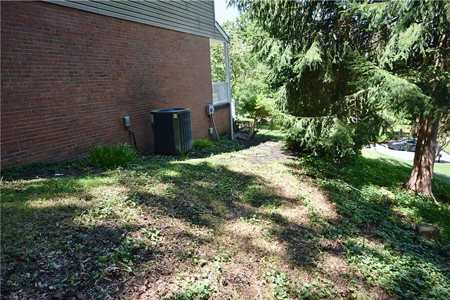 2597 Monterey Dr, Upper St Clair, PA 15241