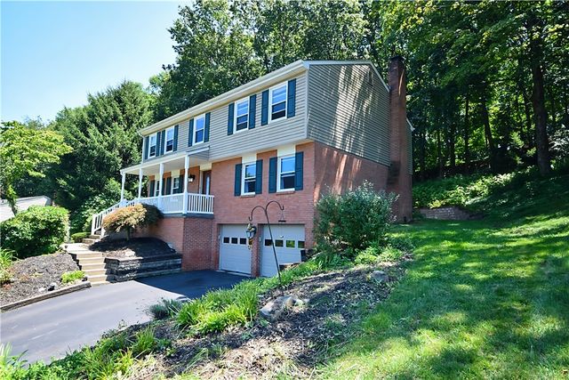 2597 Monterey Dr, Upper St Clair, PA 15241