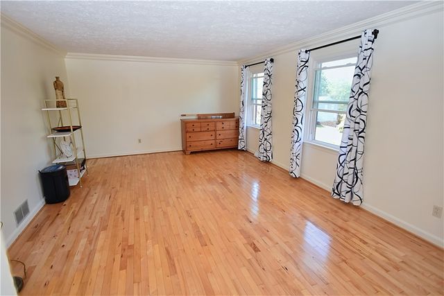 2597 Monterey Dr, Upper St Clair, PA 15241